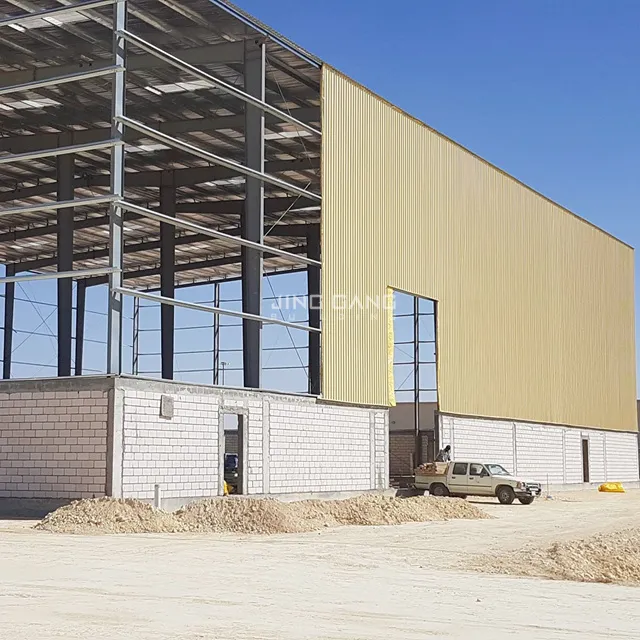 Ferme avicole de structure métallique de contrôle environnemental préfabriqué pour poulailler commercial aux œufs pour ferme avicole de hangar de poulet aux œufs
