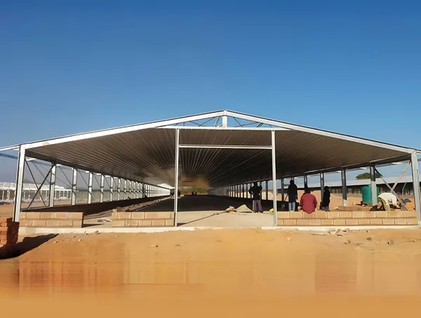 Poulet à structure métallique